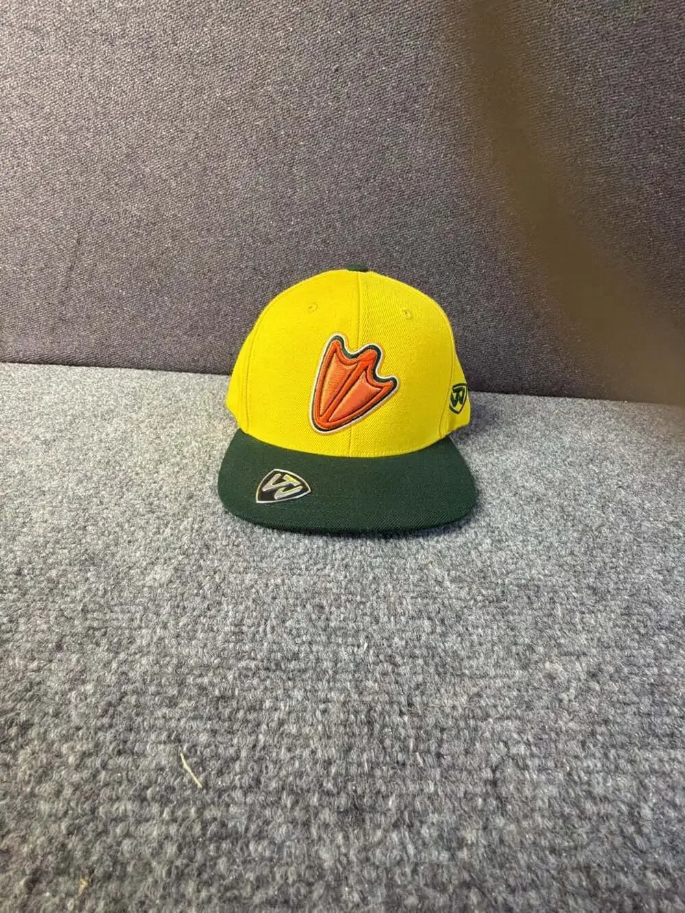 Top of the World Oregon Ducks Youth Snapback Hat Duck Foot Logo Green Yellow